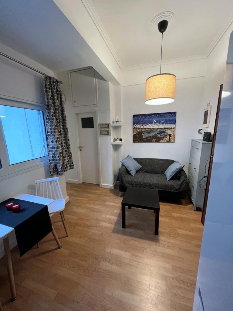 Minimal Apartment Next To The Center Афины Экстерьер фото