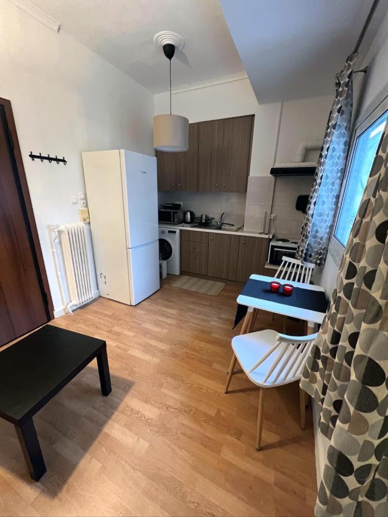 Minimal Apartment Next To The Center Афины Экстерьер фото
